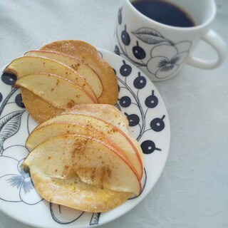 余った餃子の皮で♪簡単な林檎ピザ